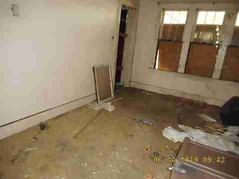 5911 Eastlawn (17)_m.jpg